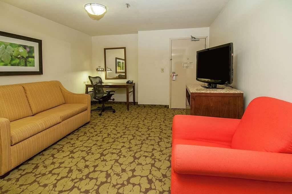 Wyndham Garden New Orleans Airport Hotel Kenner Exterior photo
