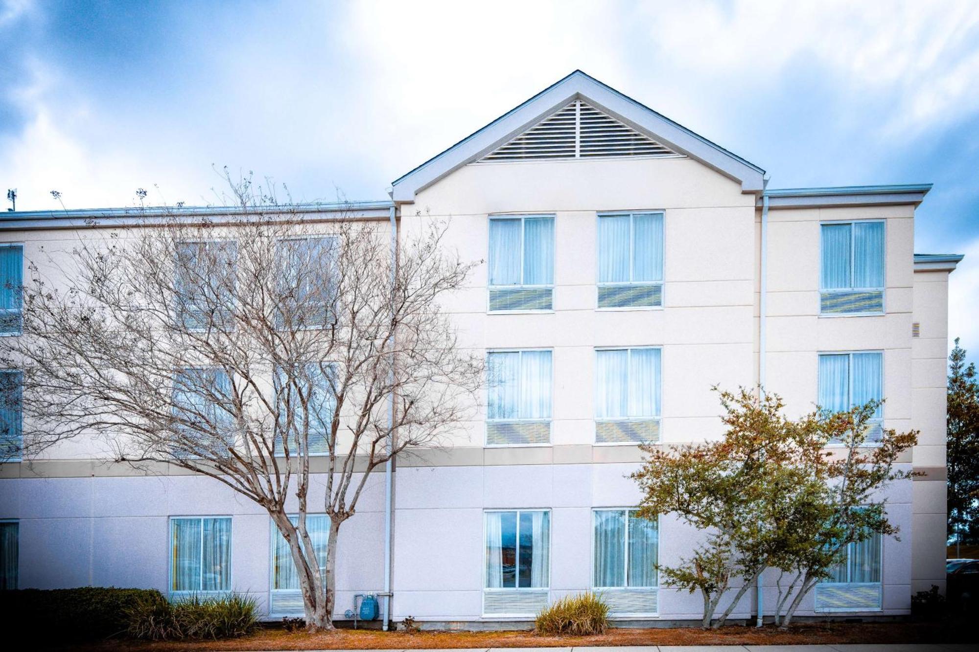 Wyndham Garden New Orleans Airport Hotel Kenner Exterior photo