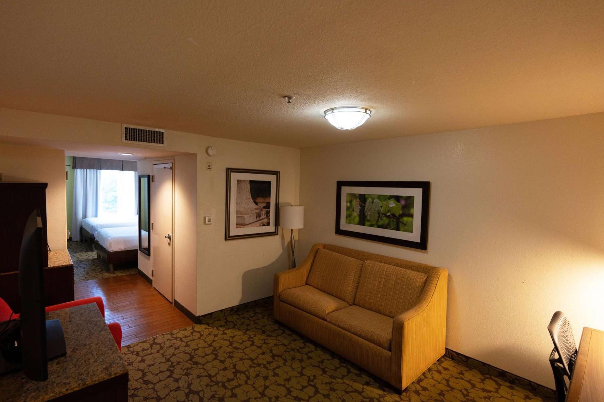 Wyndham Garden New Orleans Airport Hotel Kenner Exterior photo
